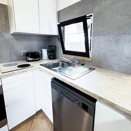 Sarah By Becherish Quarteira