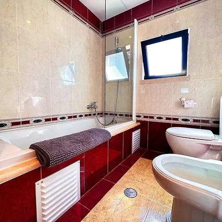 Sarah By Becherish Quarteira